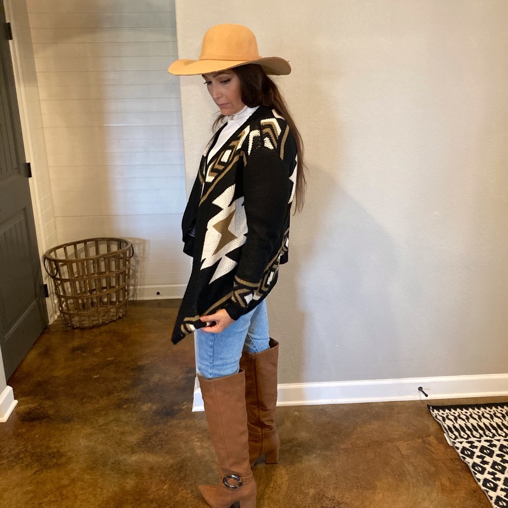 NWT Cream & Black Aztec Cardigan
